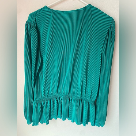 Women's Green  Plisse Surplice-Neck Peplum Top size large - Picture 3 of 9